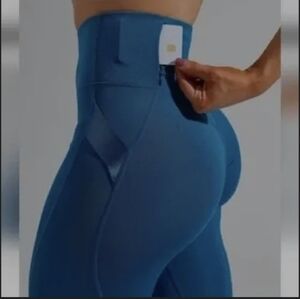 Buffbunny Aquifer infinity legging NWT